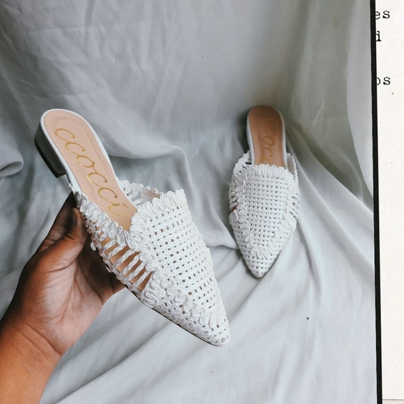 🚨LAST PAIR// White canvas flats - Picture 5 of 7